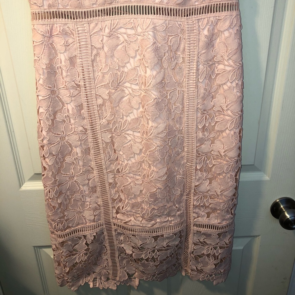 Woman’s lace dress - Picture 3 of 8